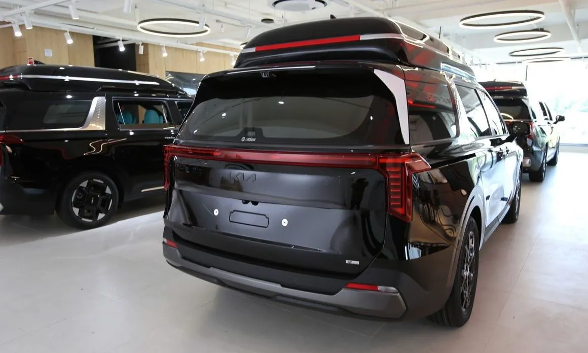 Kia Carnival — фото 2