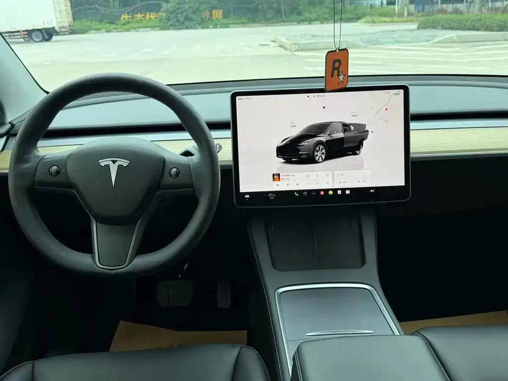 Tesla Model Y — фото 2