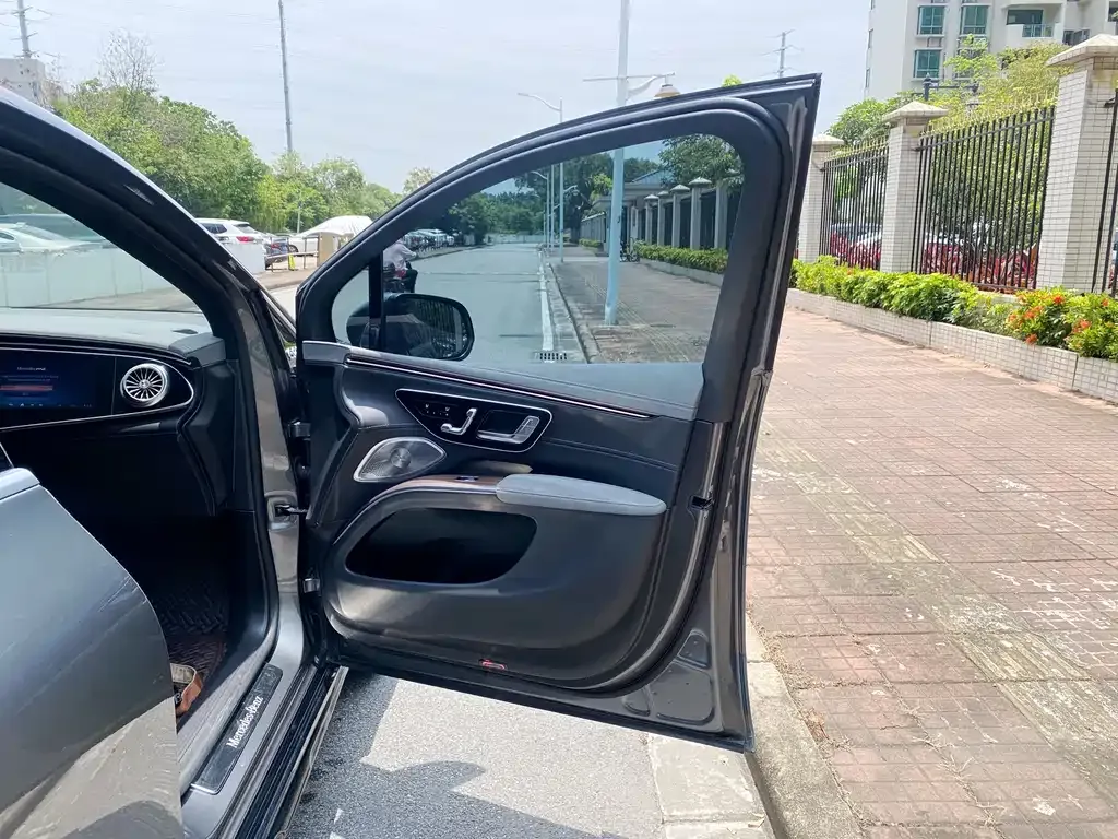 Mercedes-Benz EQS SUV 2023 из CN, фото 2