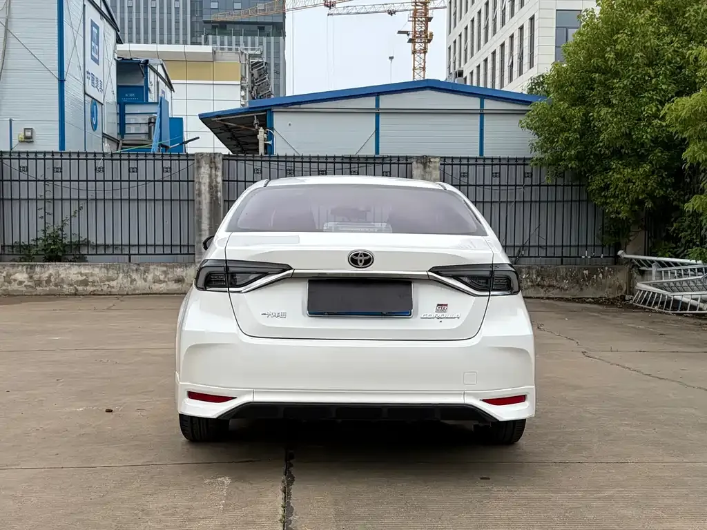 Toyota Corolla — фото 7
