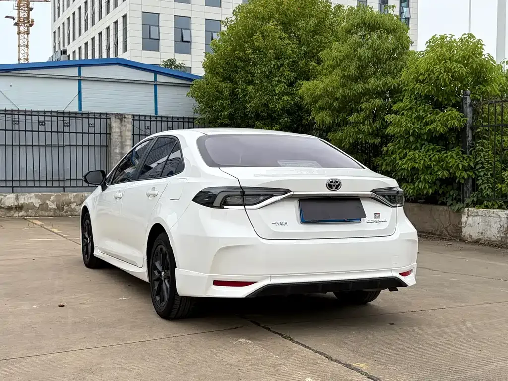 Toyota Corolla — фото 4