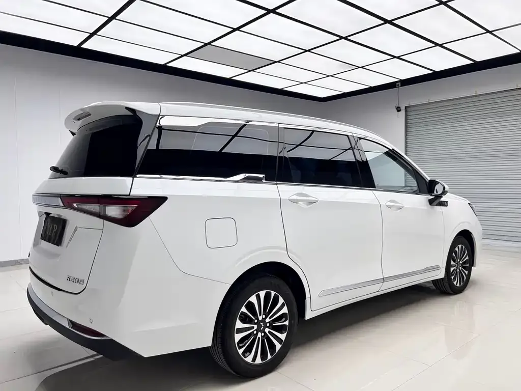 Wuling Jiachen — фото 9