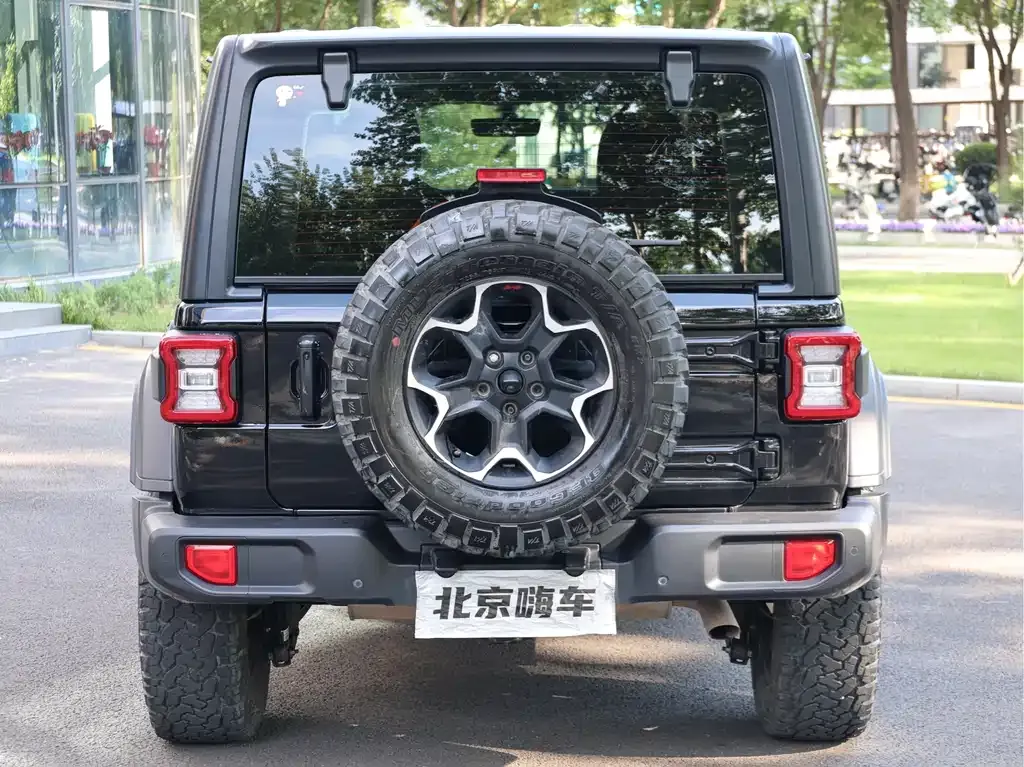 Jeep Wrangler — фото 7