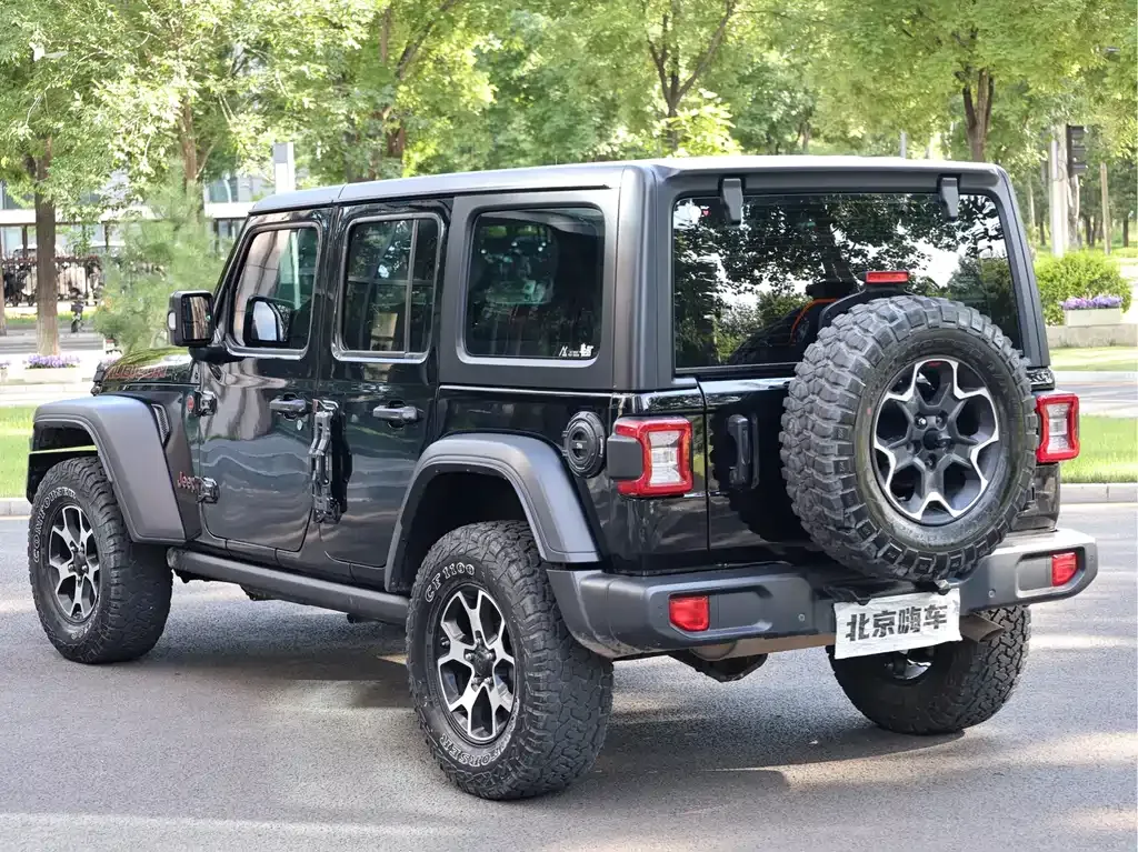 Jeep Wrangler — фото 8