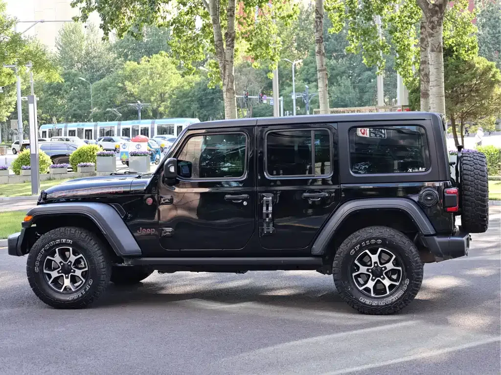 Jeep Wrangler — фото 9