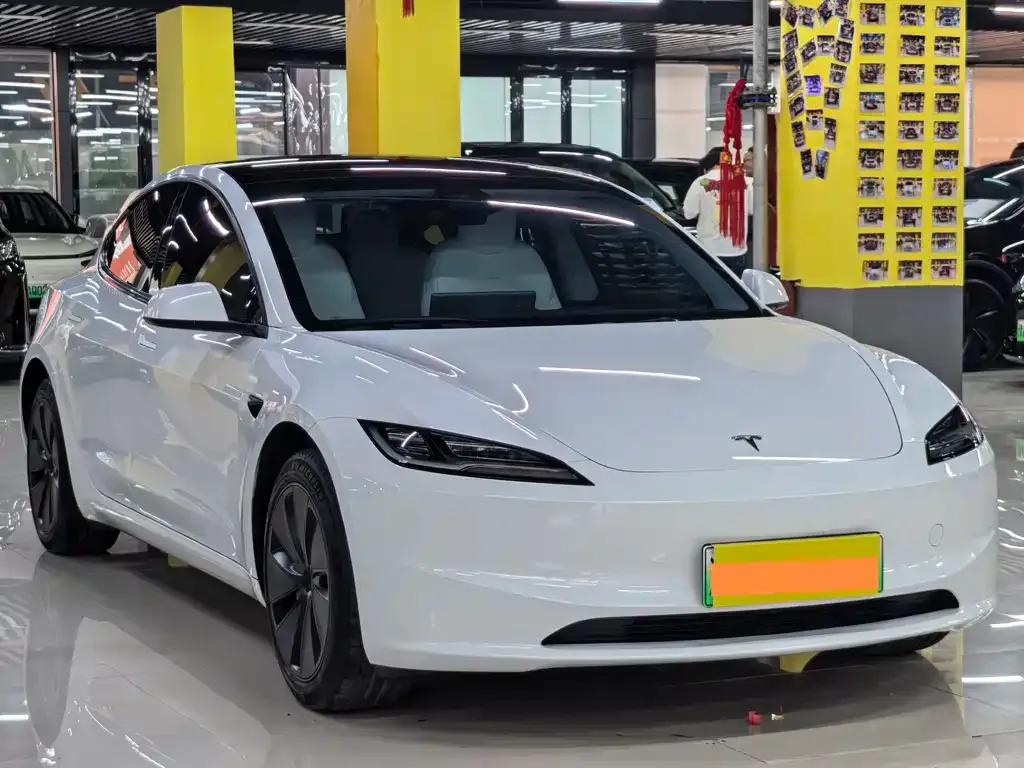 Tesla Model 3 — фото 1