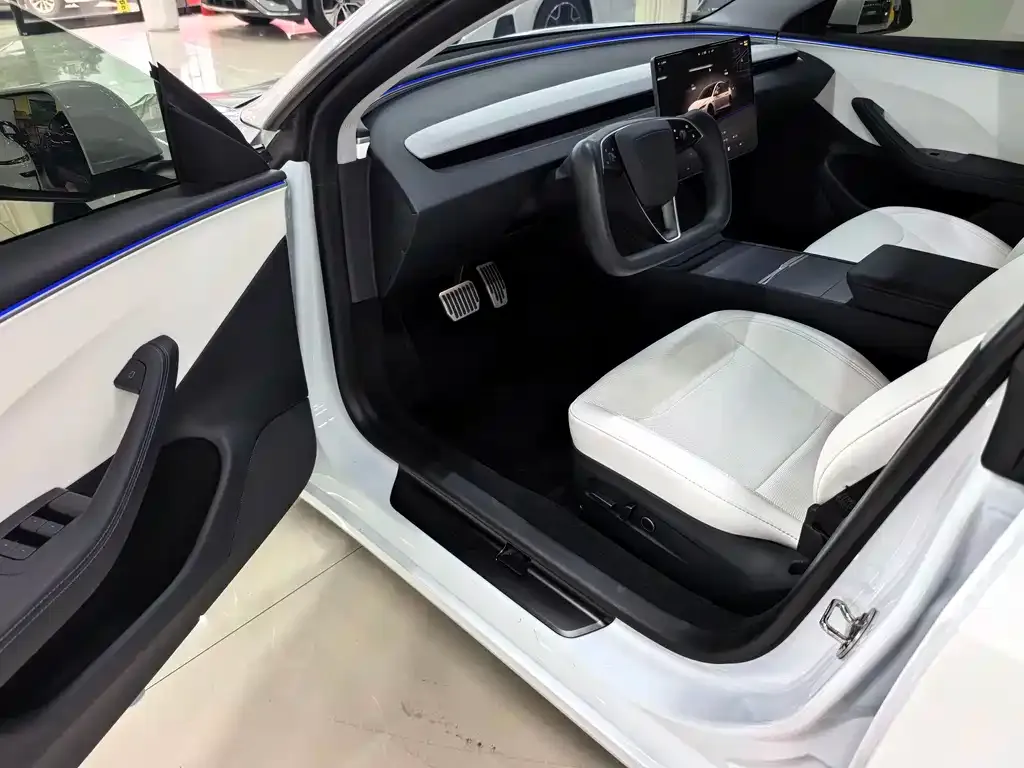 Tesla Model 3 — фото 9