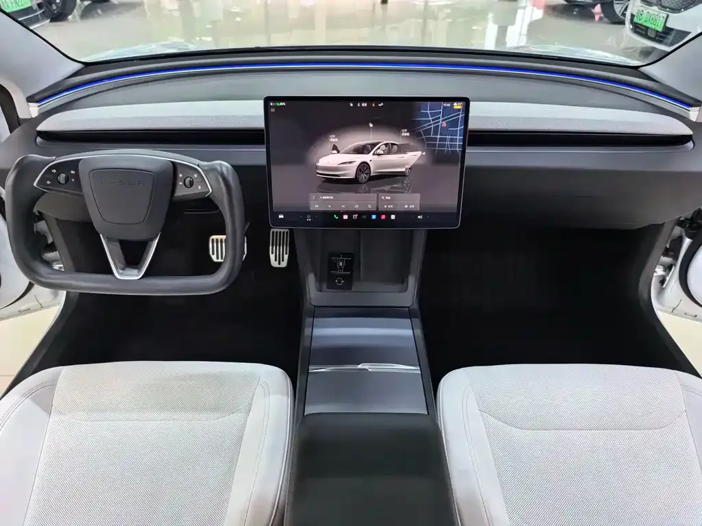 Tesla Model 3 — фото 10