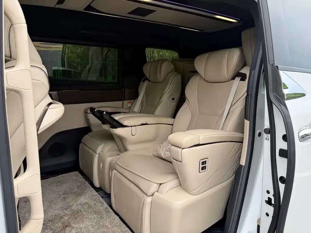Toyota Alphard — фото 5