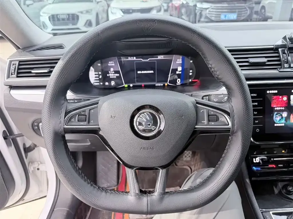Skoda Superb — фото 10