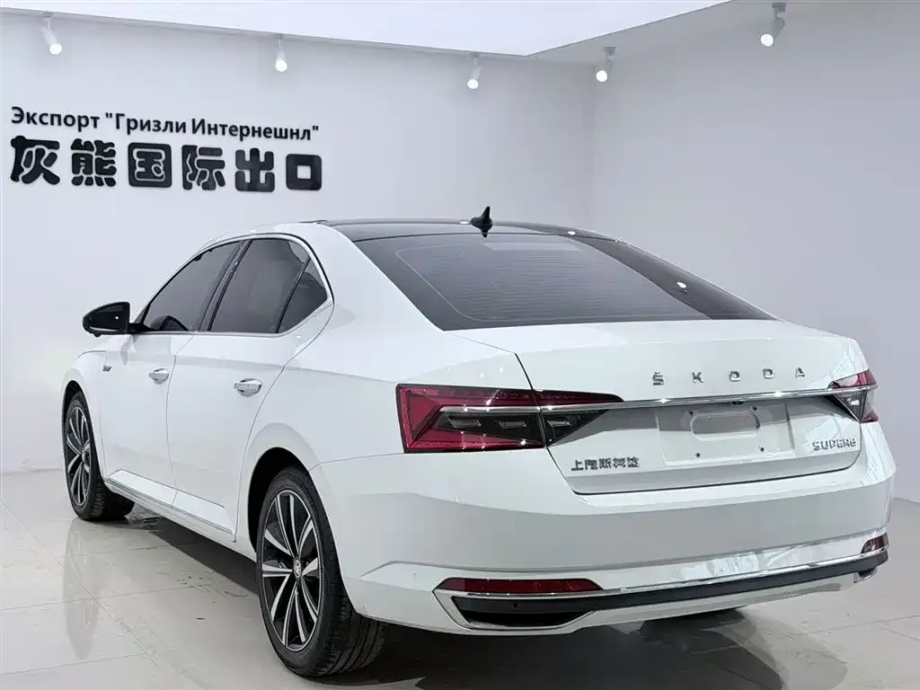 Skoda Superb — фото 3