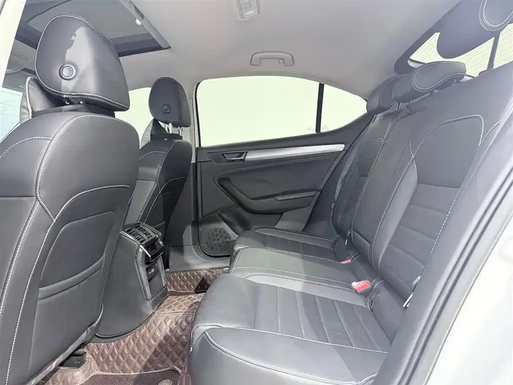 Skoda Superb — фото 7