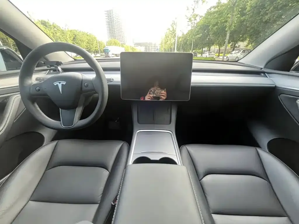 Tesla Model Y — фото 4
