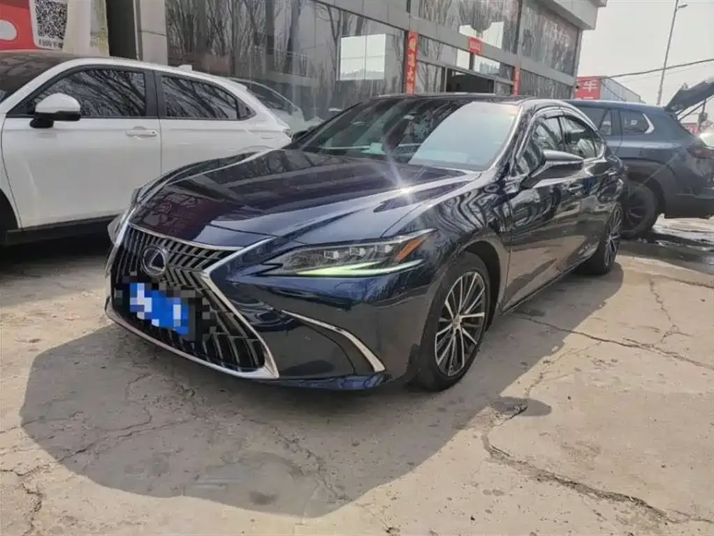 Lexus ES — фото 1