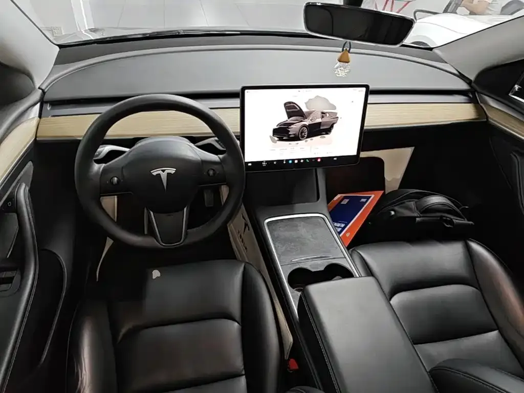 Tesla Model Y — фото 7