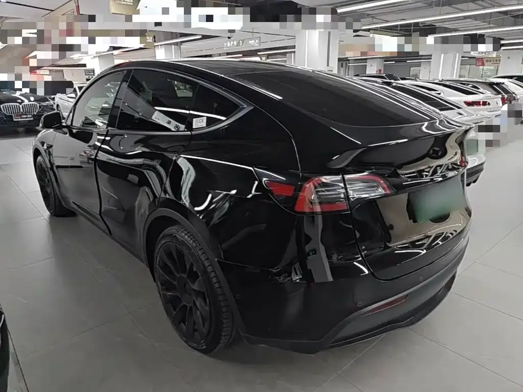 Tesla Model Y — фото 4