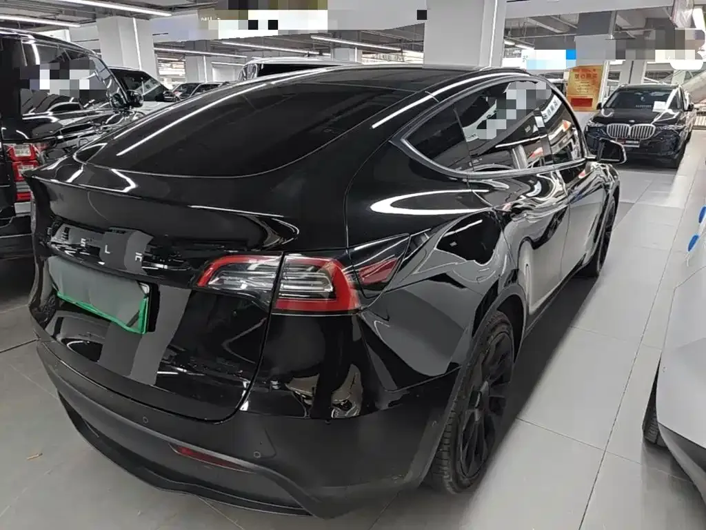 Tesla Model Y — фото 8