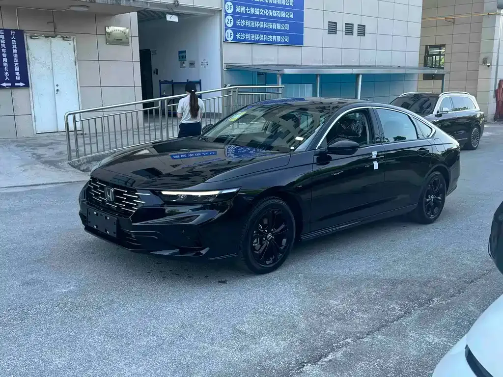 Honda Accord — фото 1
