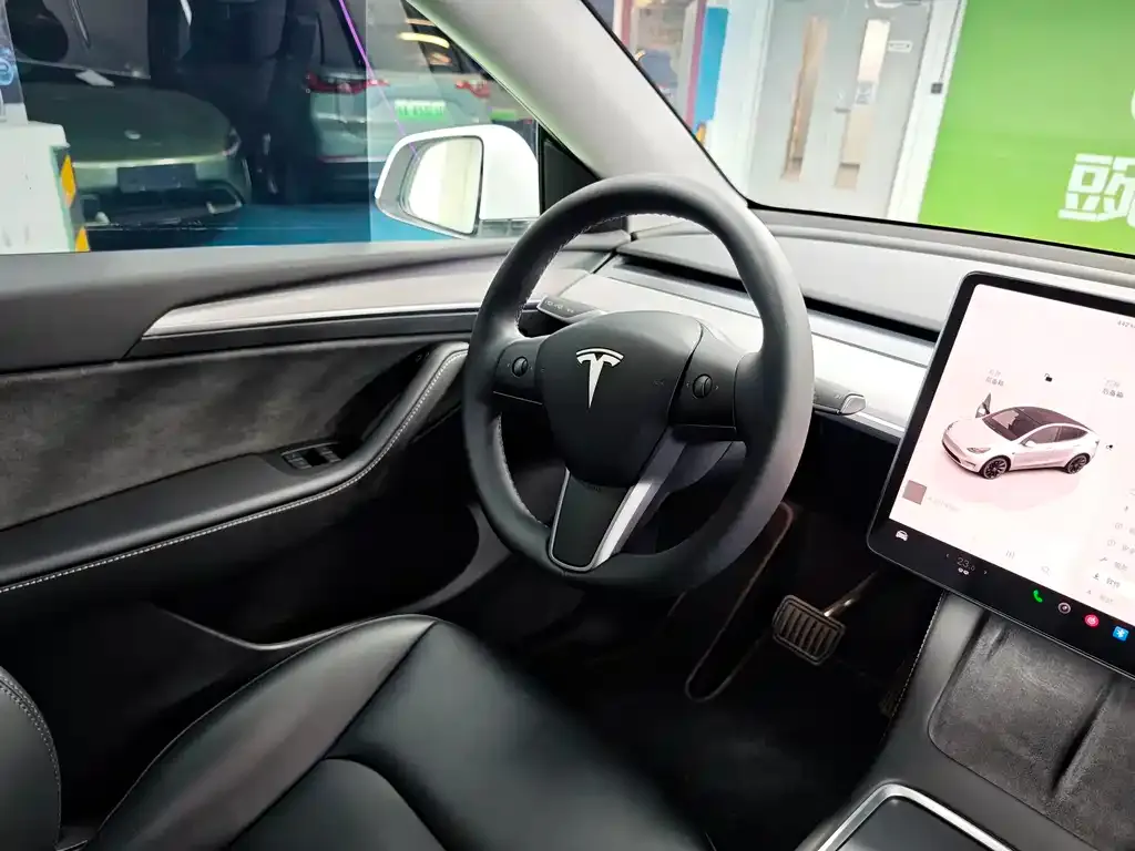Tesla Model Y — фото 4