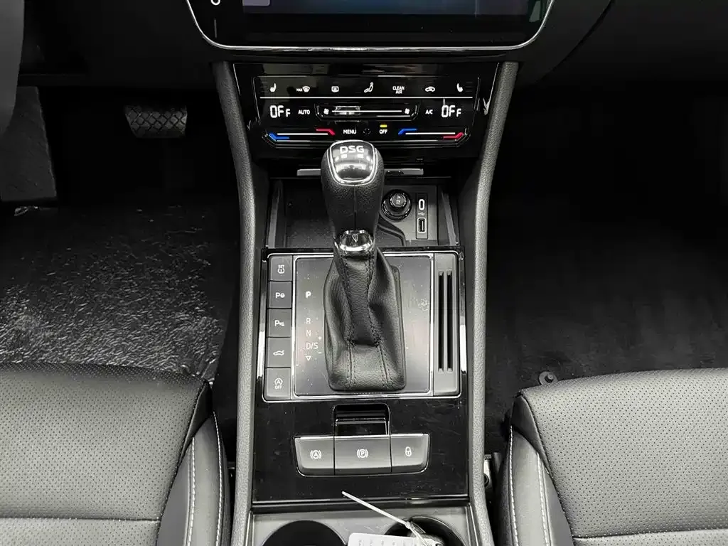 Skoda Superb 2024 из CN, фото 9