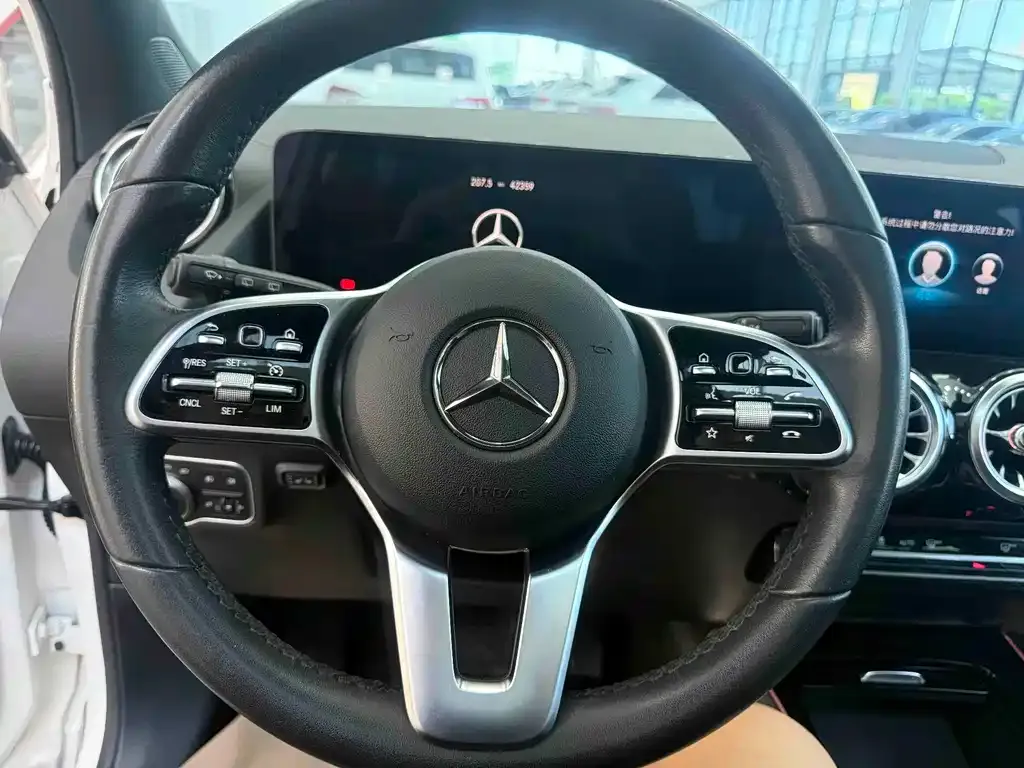 Mercedes-Benz GLA — фото 8