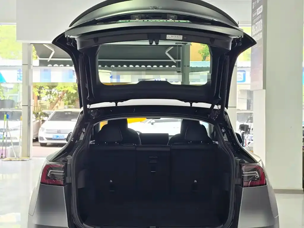 Tesla Model Y — фото 7