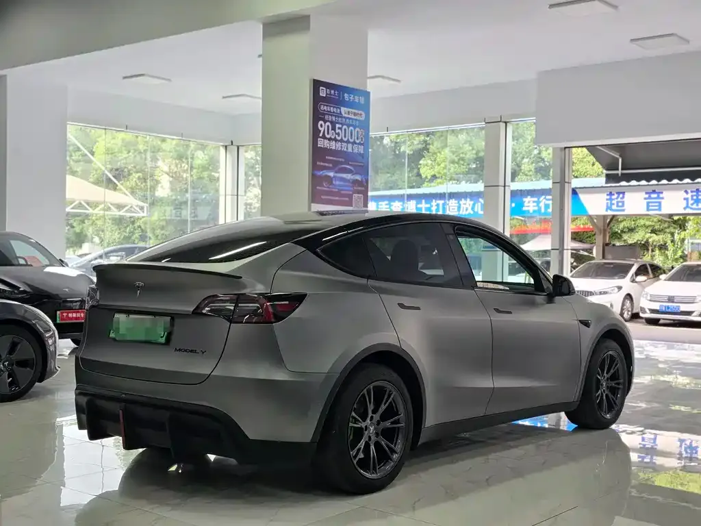 Tesla Model Y — фото 10