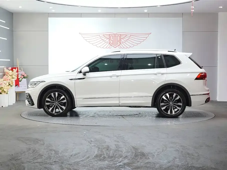 Volkswagen Tiguan L — фото 5