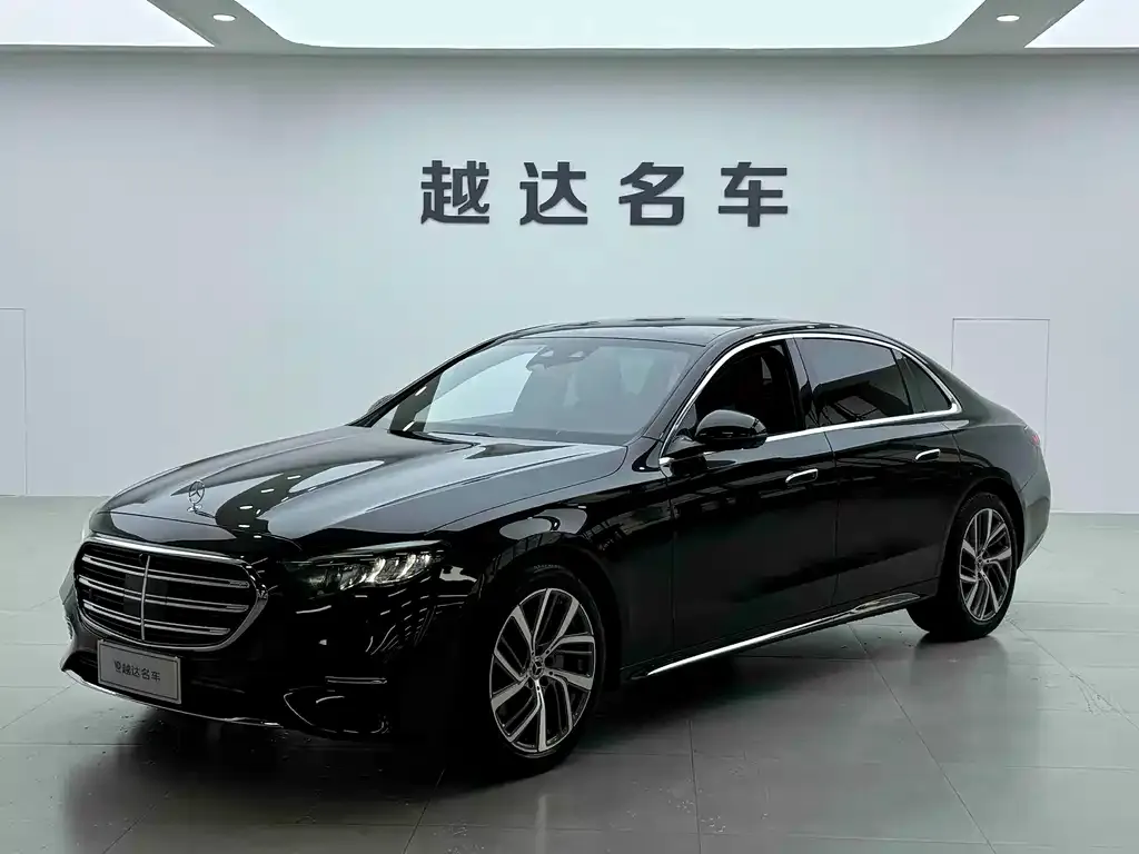 Mercedes-Benz E-Class — фото 1