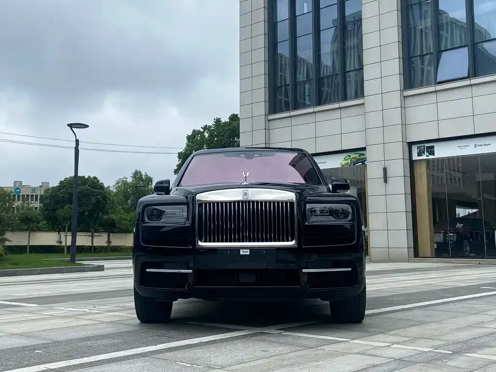 Rolls-Royce Cullinan — фото 10