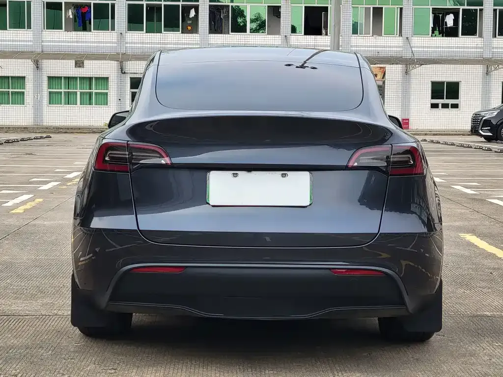 Tesla Model Y — фото 5