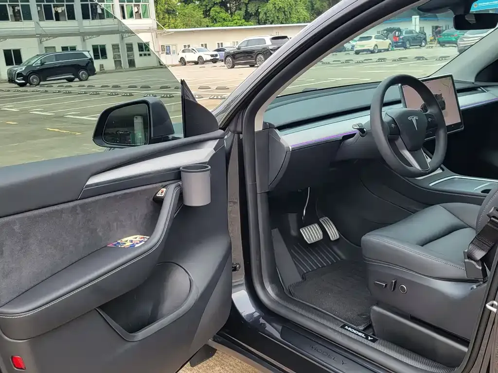 Tesla Model Y — фото 7