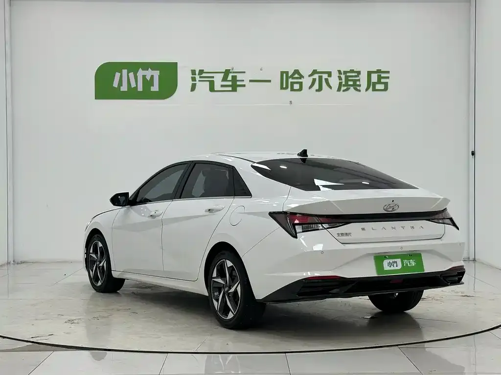 Hyundai Elantra — фото 4