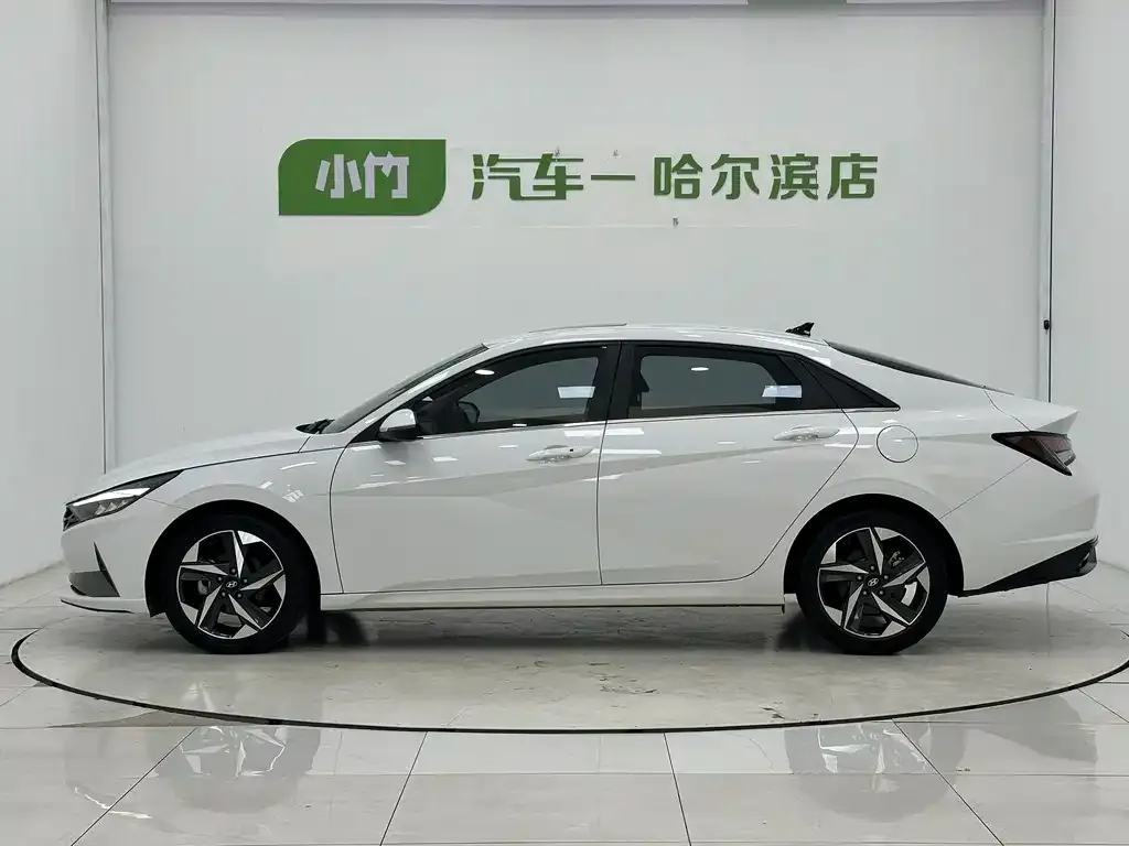 Hyundai Elantra — фото 10