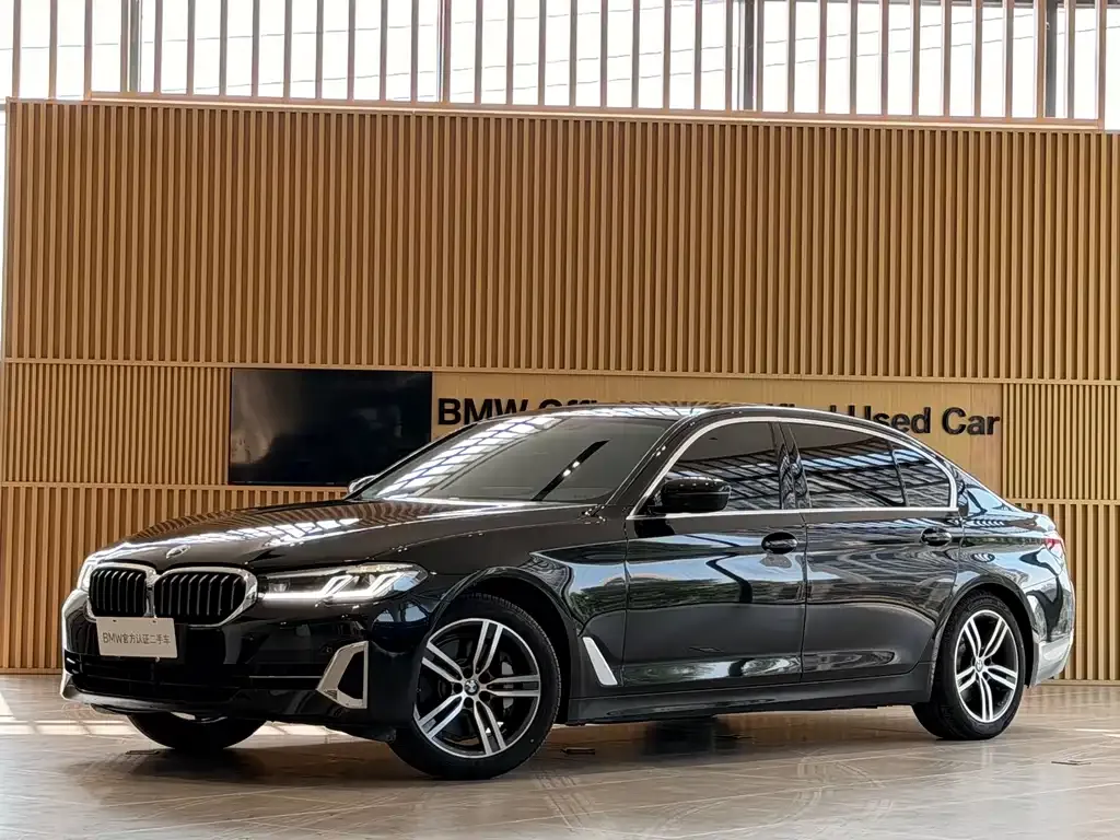 BMW 5 Series — фото 1