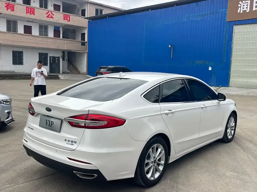 Ford Mondeo — фото 5