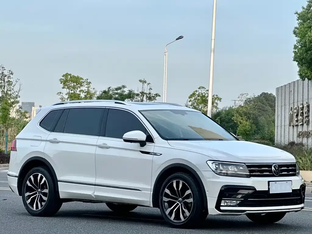 Volkswagen Tiguan L — фото 8