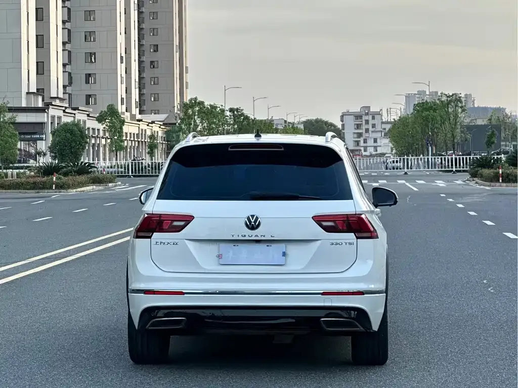 Volkswagen Tiguan L — фото 6