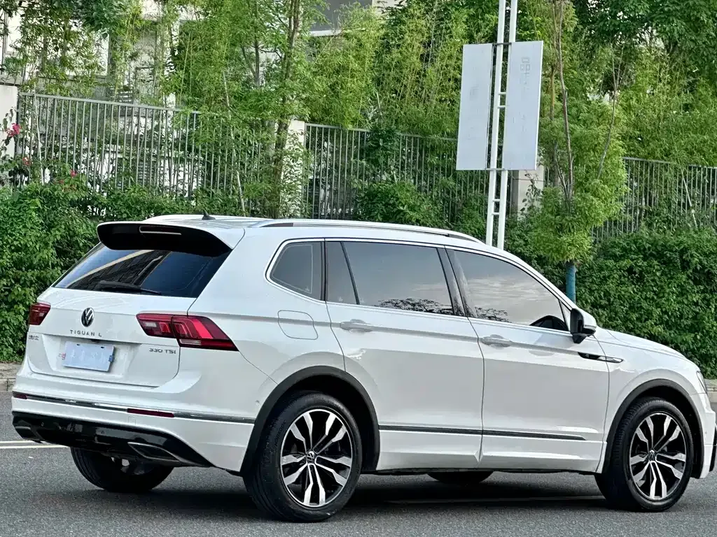 Volkswagen Tiguan L — фото 5
