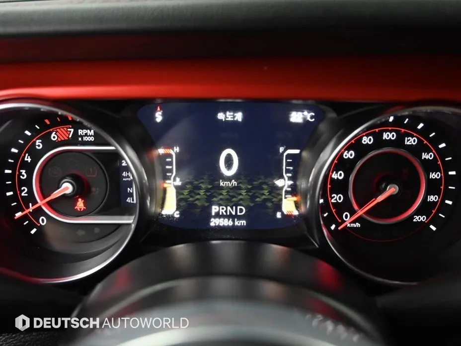 Jeep Wrangler 2021 из KR, фото 8