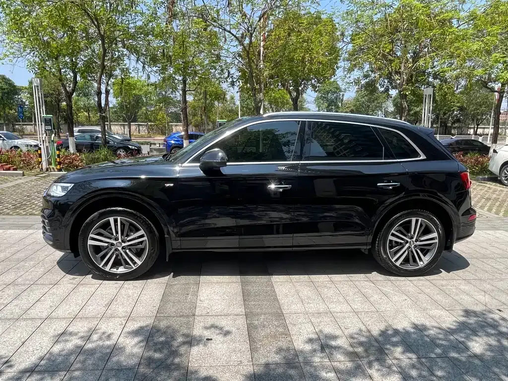 Audi Q5L — фото 5