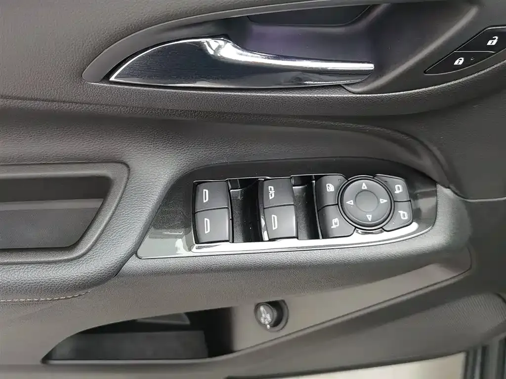 Chevrolet Equinox 2023 из CN, фото 7