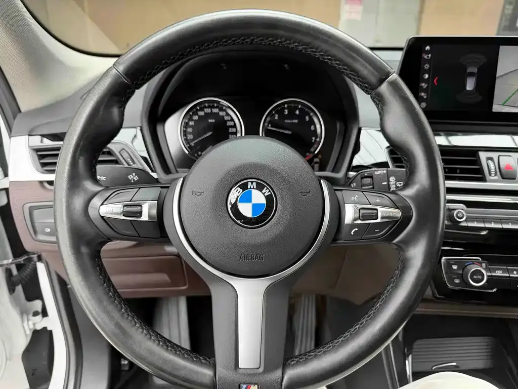 BMW X1 — фото 10