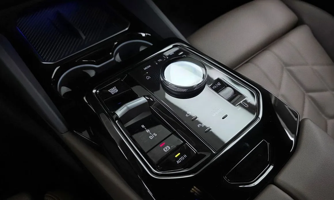 BMW 5-Series 2024 из KR, фото 6