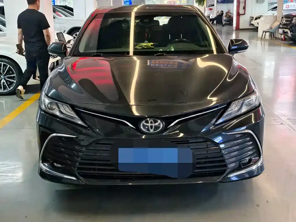 Toyota Camry — фото 8
