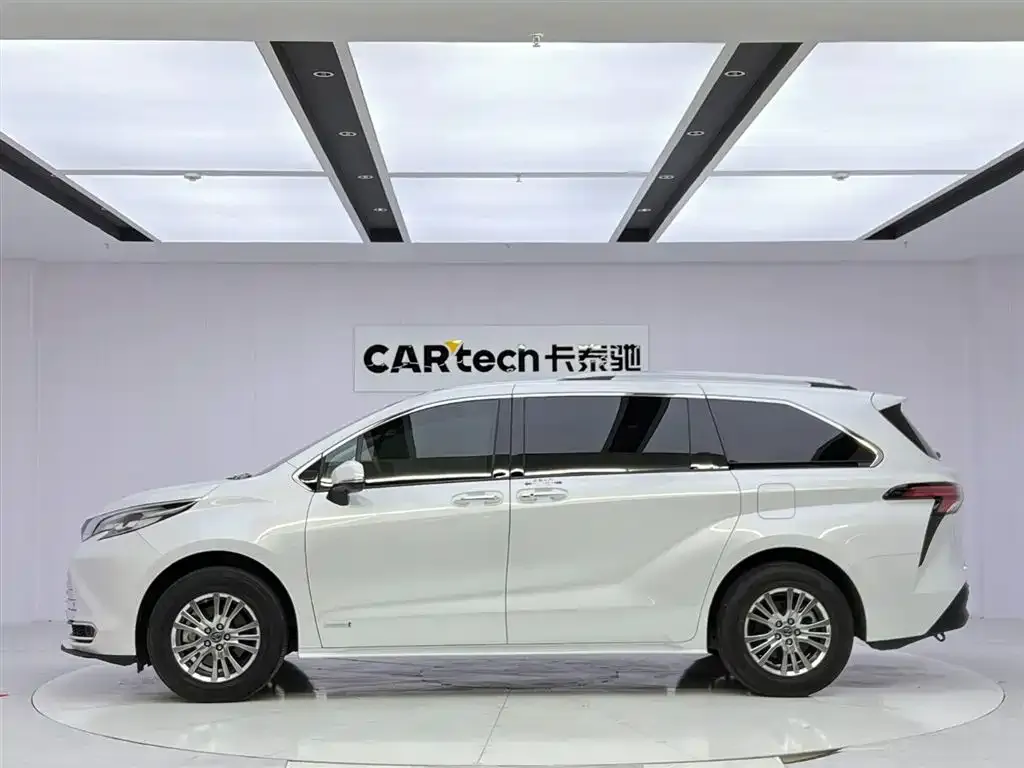 Toyota Sienna — фото 6