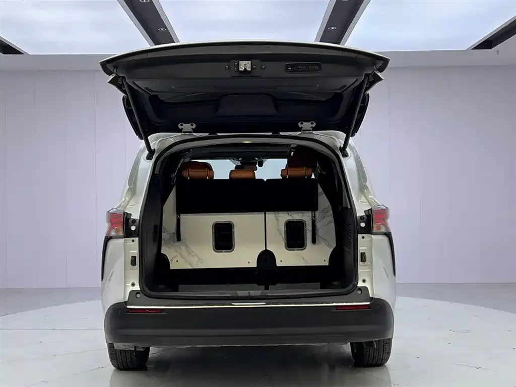 Toyota Sienna — фото 9