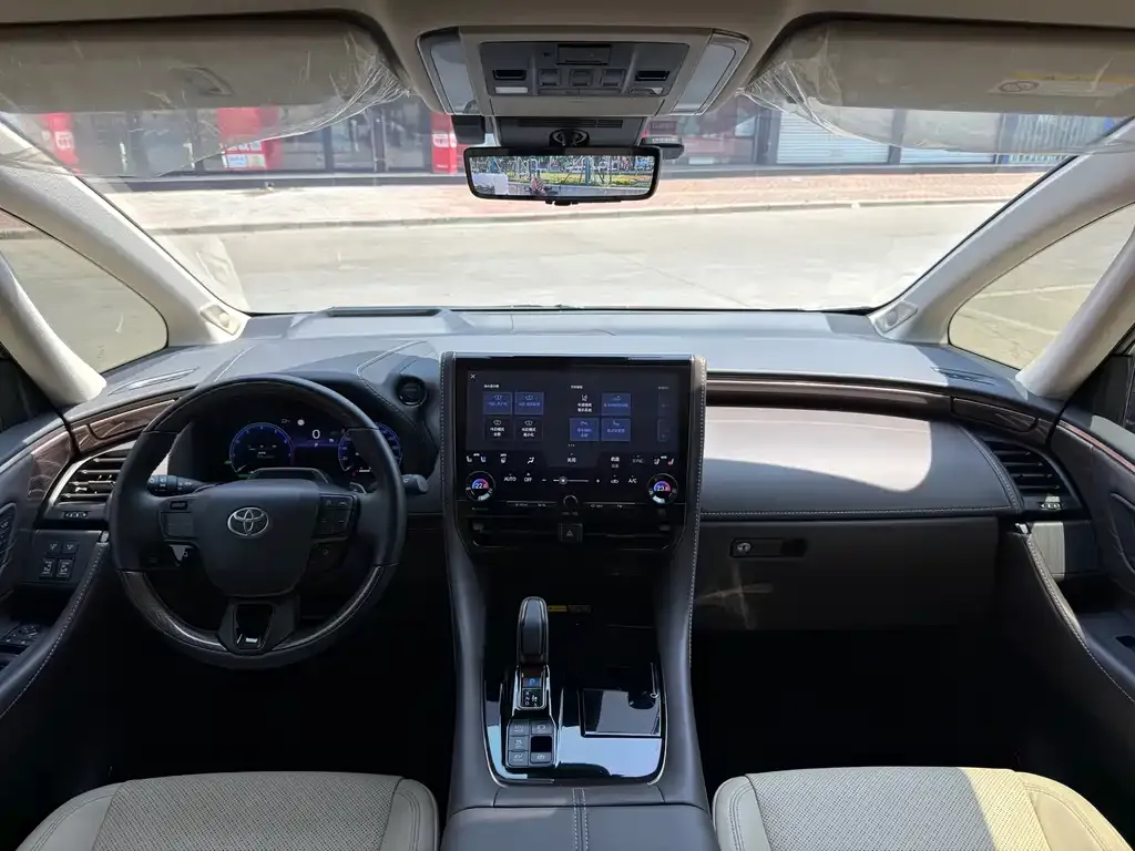 Toyota Alphard — фото 3