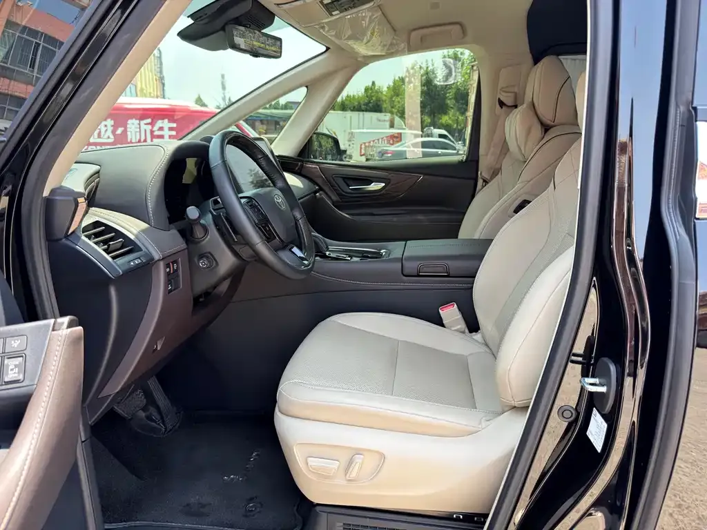 Toyota Alphard — фото 8