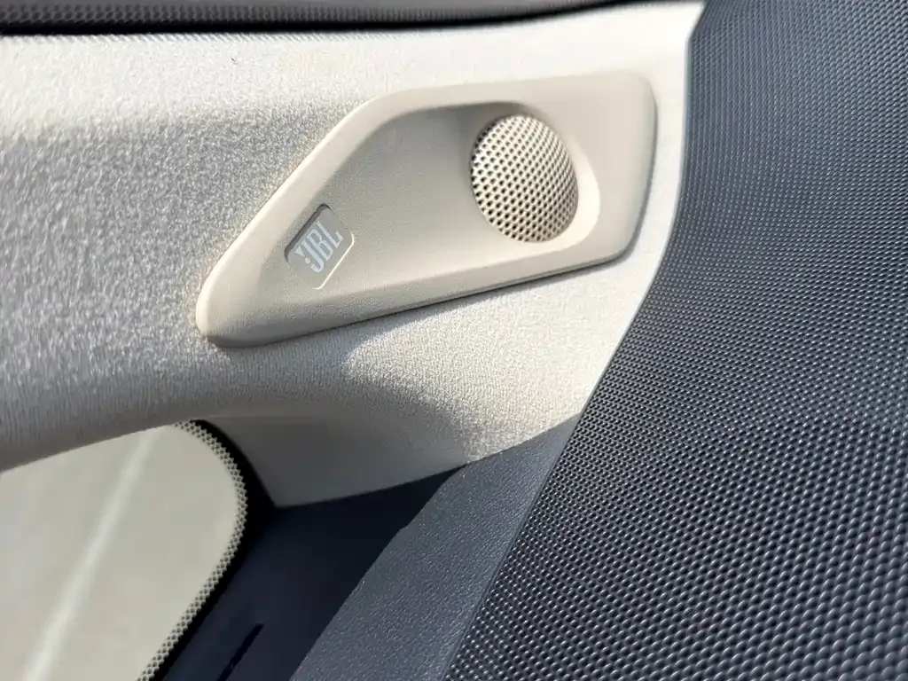 Toyota Alphard — фото 10